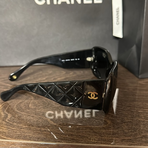 Chanel Vintage Black Quilt Shield CC Logo Sunglasses 5019 - Picture 13 of 16